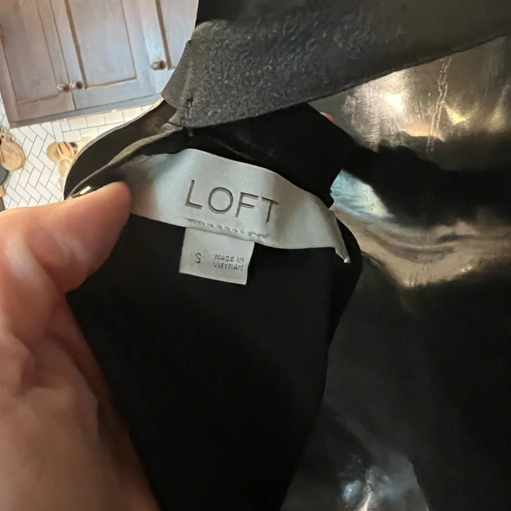 LOFT Satin Cowl Neck Cami Size Small Black - Picture 5 of 7